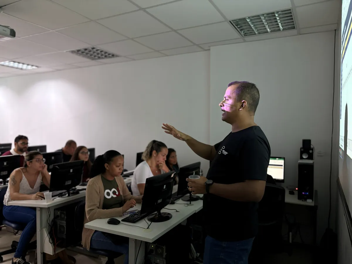 Turma de Excel presencial no laboratório